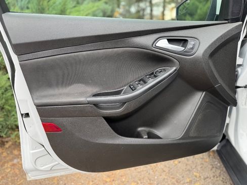 Used 2016 Ford Focus SE image 9