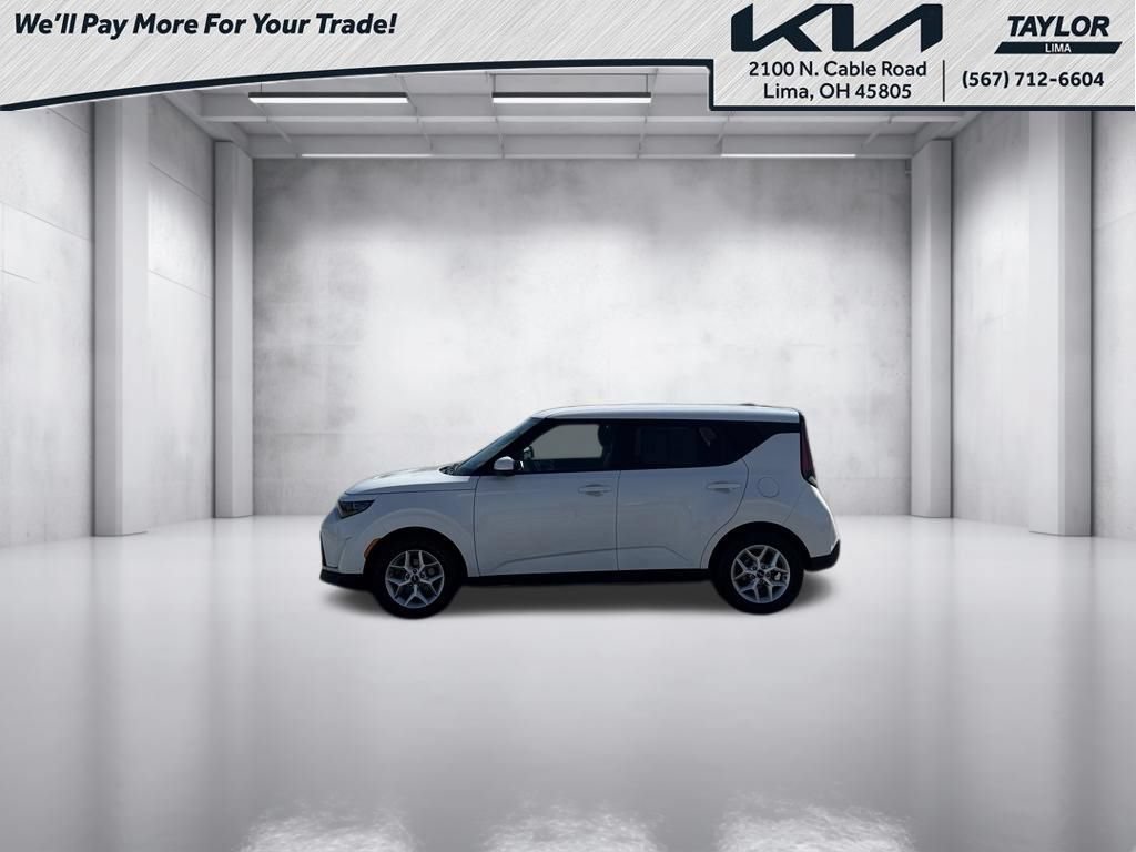 Used 2024 Kia Soul LX w/ Option Group 015 FWD image 3