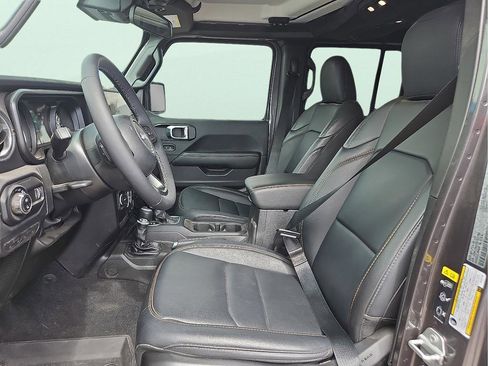 Used 2025 Jeep Gladiator Sport AWD/4WD image 13