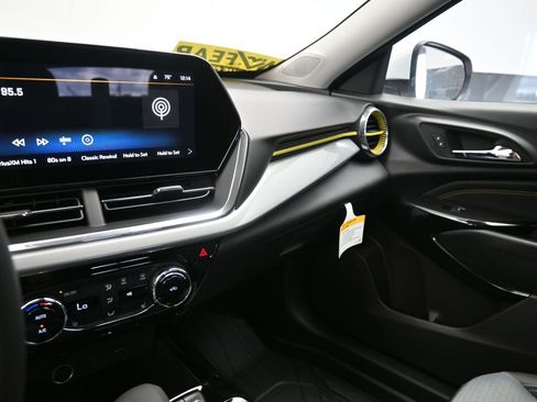 New 2025 Chevrolet Trax LT w/ Driver Confidence Package image 23