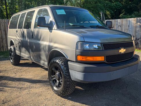 Used 2007 Chevrolet Express 1500 AWD Passenger w/ LT Preferred Equipment Group image 16