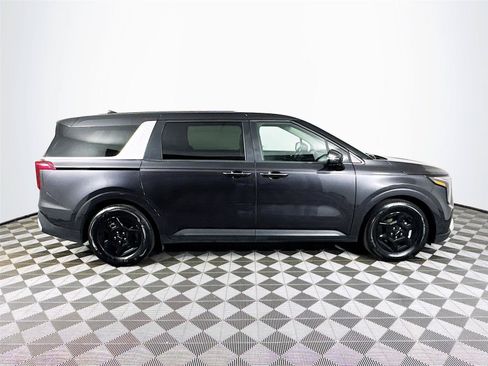 Used 2025 Kia Carnival FWD image 4