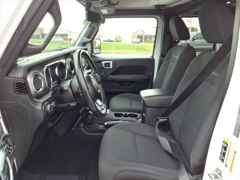 Used 2022 Jeep Gladiator Overland w/ Cold Weather Group AWD/4WD image 26