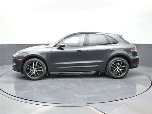 Used 2023 Porsche Macan image 2