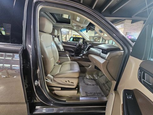 Used 2018 Chevrolet Suburban LT image 12
