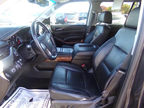 Used 2015 Chevrolet Suburban LTZ image 9