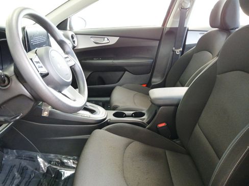 Used 2024 Kia Forte LXS w/ LXS Technology Package image 9