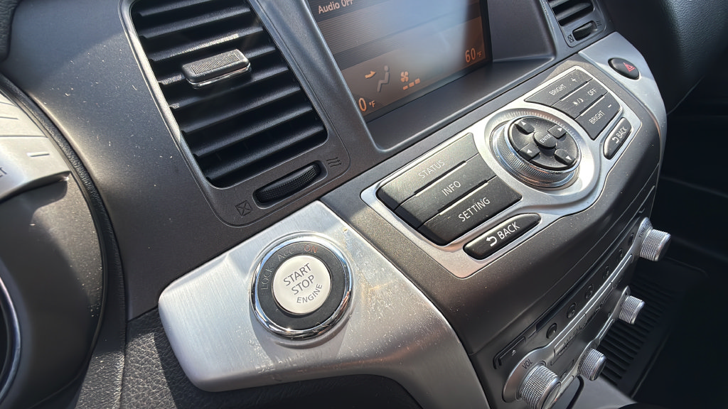 Used 2011 Nissan Murano SV AWD/4WD image 28