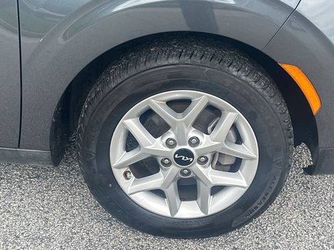 Used 2023 Kia Soul LX w/ LX Technology Package FWD image 12