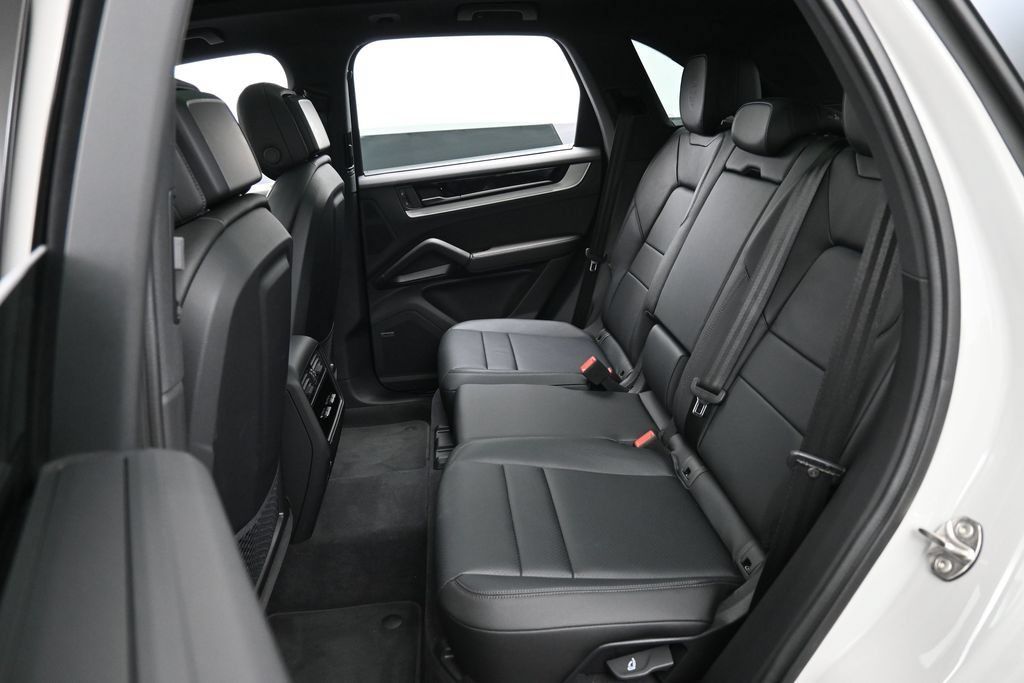 Certified 2026 Porsche Cayenne E-Hybrid AWD/4WD image 25