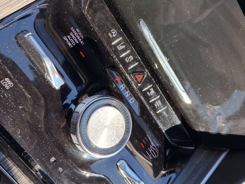 Used 2023 Jeep Wagoneer Series III w/ Preferred Equipment Group image 35