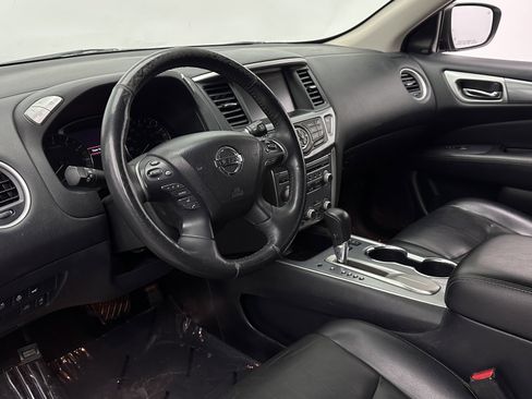 Used 2019 Nissan Pathfinder SL FWD image 8