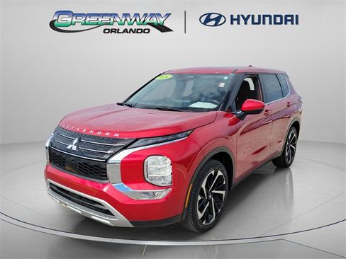 Used 2024 Mitsubishi Outlander image 2