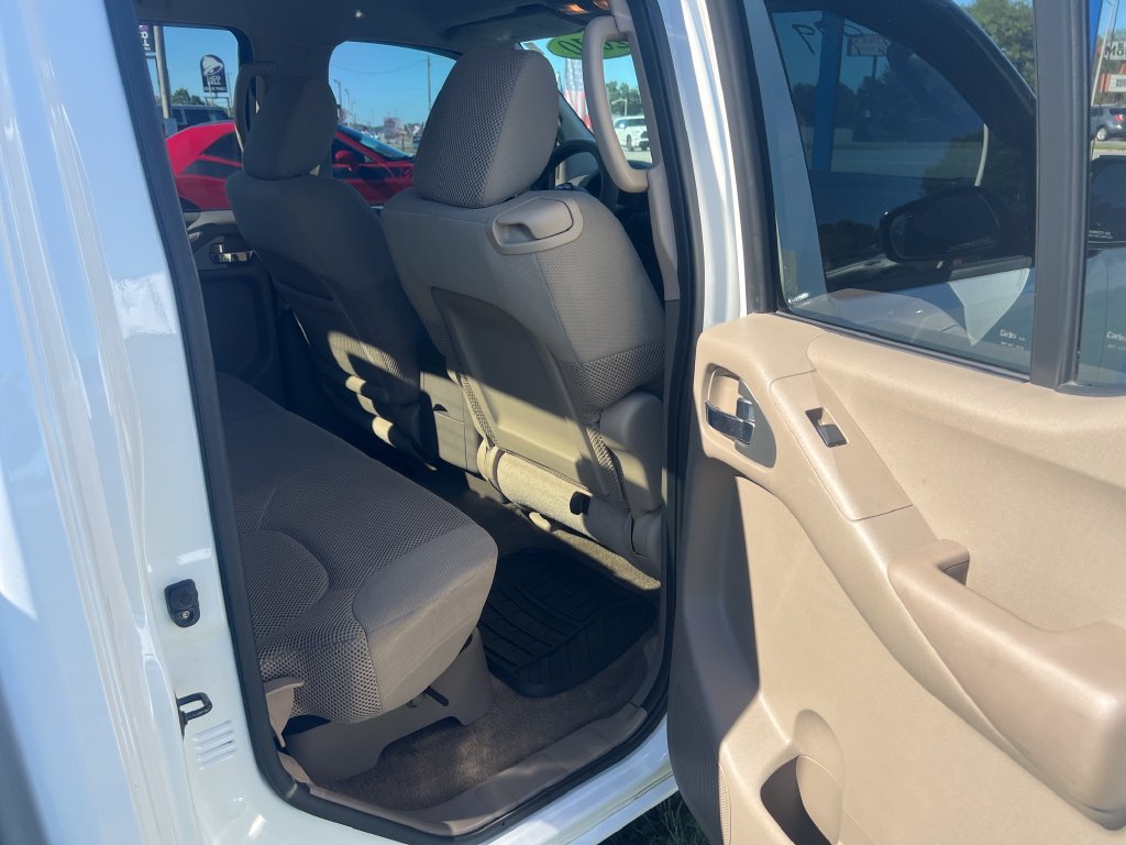 Used 2010 Nissan Frontier SE RWD image 23