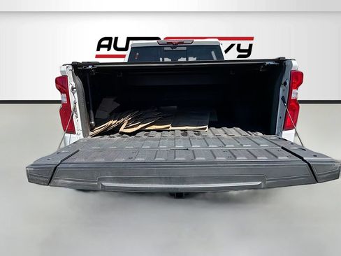 Used 2024 Chevrolet Silverado 1500 High Country w/ High Country Premium Package AWD/4WD image 28