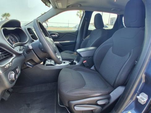 Used 2020 Jeep Cherokee Latitude FWD image 15