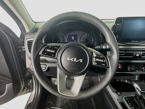 Used 2022 Kia Seltos LX image 13