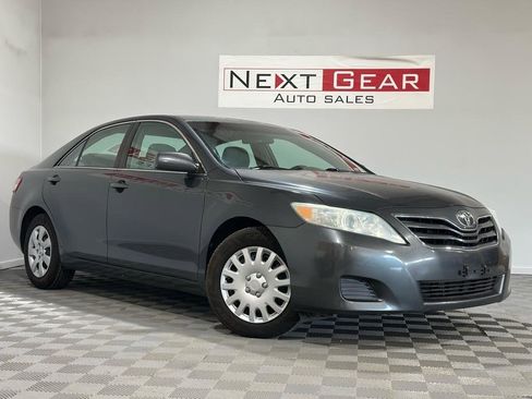 Used 2010 Toyota Camry SE FWD image 1