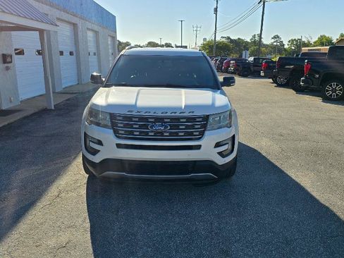 Used 2016 Ford Explorer XLT w/ Equipment Group 202A FWD image 6