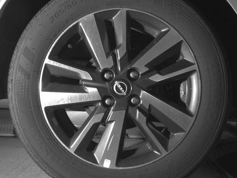 Used 2025 Nissan Versa SV image 15