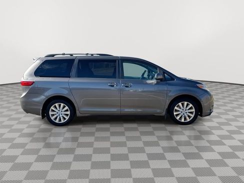 Used 2015 Toyota Sienna LE image 9