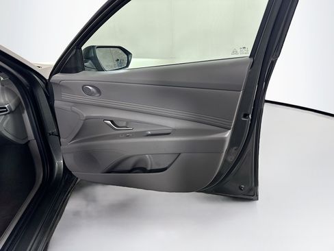 Used 2025 Hyundai Elantra SEL FWD image 32