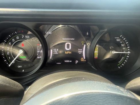 Used 2025 Jeep Wrangler Unlimited Sahara AWD/4WD image 20