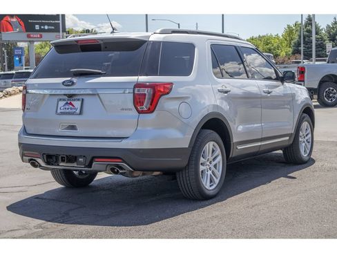 Used 2018 Ford Explorer XLT w/ Equipment Group 202A AWD/4WD image 3