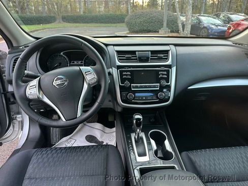 Used 2018 Nissan Altima 2.5 SV image 15