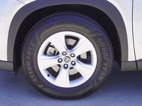 Certified 2025 Toyota Grand Highlander FWD image 23