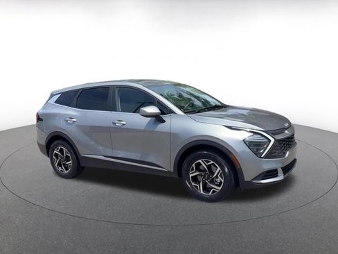 Used 2025 Kia Sportage LX FWD image 2