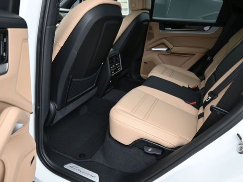 Certified 2026 Porsche Cayenne E-Hybrid image 25