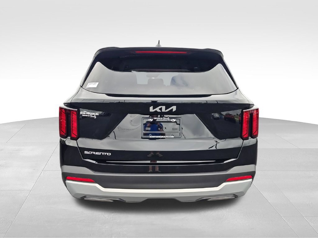 Used 2026 Kia Sorento LX FWD image 4