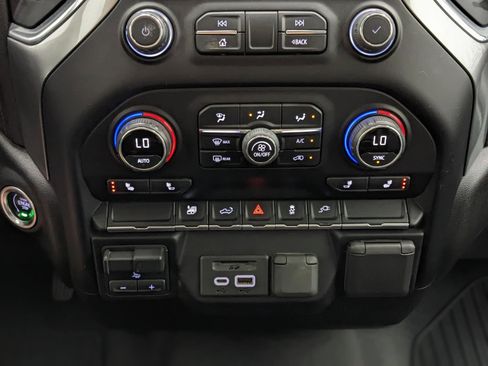 Used 2022 Chevrolet Silverado 2500 LTZ image 31