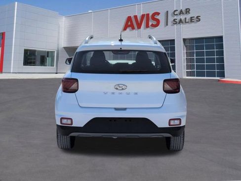 Used 2025 Hyundai Venue SEL FWD image 7