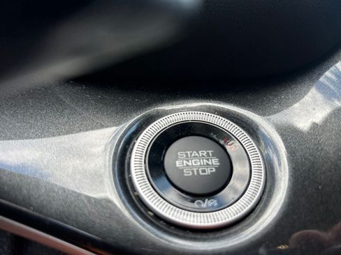 Used 2023 Jeep Grand Cherokee Laredo AWD/4WD image 16
