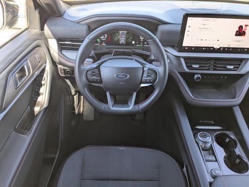 Used 2025 Ford Explorer ST-Line w/ ST-Line Street Pack image 20