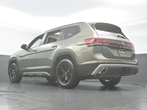 Used 2025 Volkswagen Atlas Peak Edition SE AWD/4WD image 44