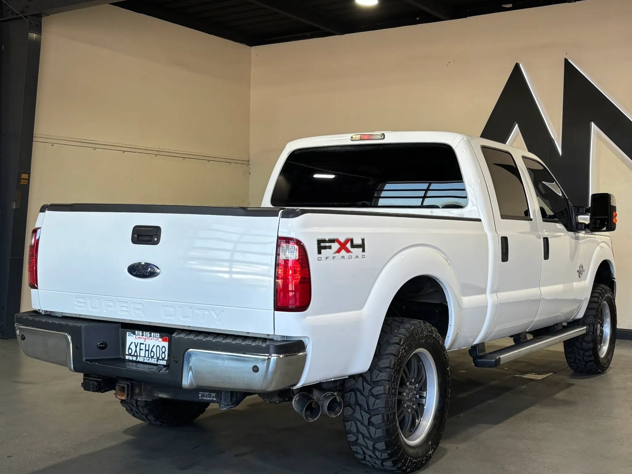 Used 2011 Ford F250 XLT w/ XLT Premium Pkg AWD/4WD image 4