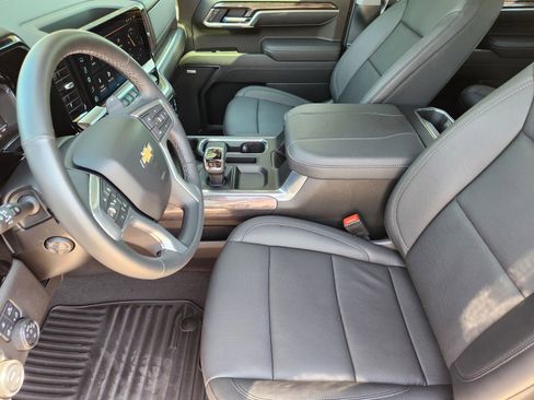 Used 2025 Chevrolet Silverado 1500 LTZ AWD/4WD image 10
