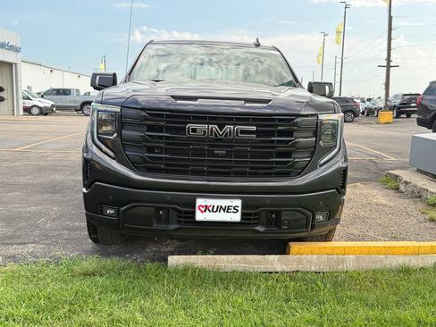 Used 2024 GMC Sierra 1500 Elevation w/ Elevation Premium Package AWD/4WD image 2