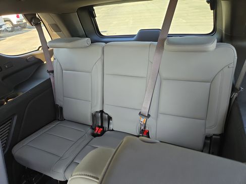 Used 2024 Chevrolet Tahoe Z71 w/ Luxury Package AWD/4WD image 21