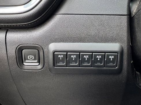 Used 2021 Chevrolet Silverado 2500 LT w/ Convenience Package image 30