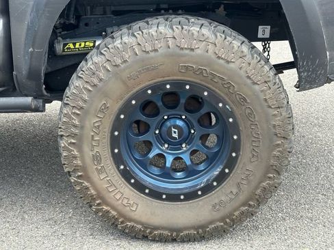 Used 2020 Toyota Tacoma TRD Off-Road w/ TRD Premium Off Road Package AWD/4WD image 13