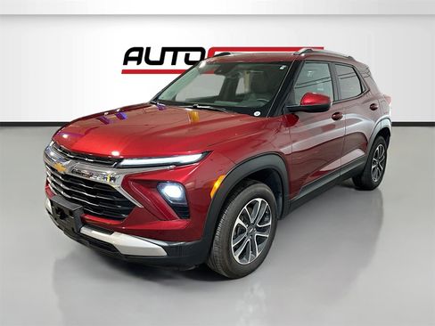Used 2024 Chevrolet TrailBlazer LT w/ Convenience Package image 3