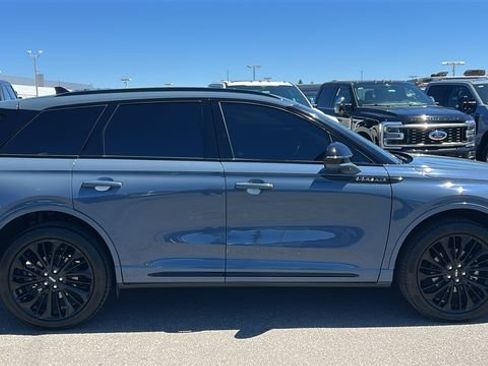 Used 2023 Lincoln Corsair Reserve w/ Equipment Group 201A AWD/4WD image 2