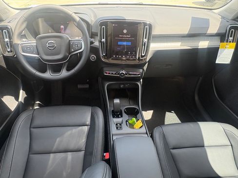 New 2026 Volvo XC40 B4 Core w/ Protection Package Premier image 9