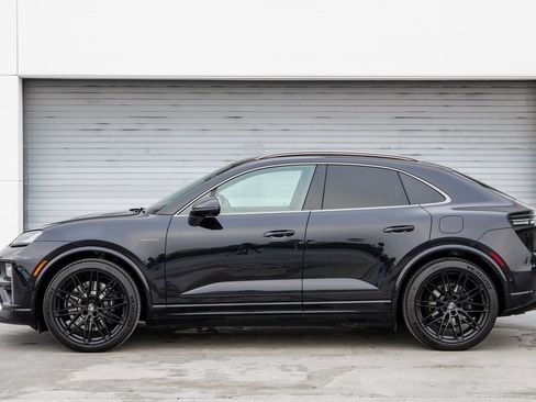 Certified 2025 Porsche Macan Turbo Electric image 2