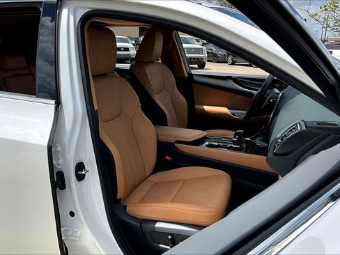 Used 2025 Lexus NX 250 FWD w/ Towing Package (2000 Lbs) image 8