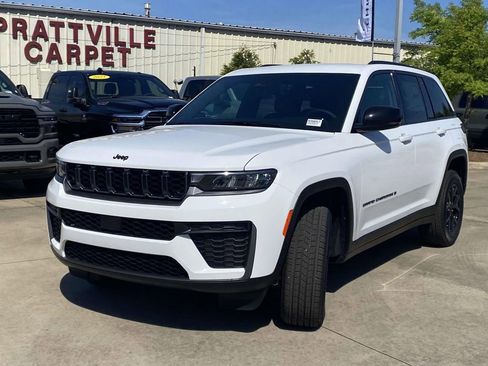 New 2026 Jeep Grand Cherokee Altitude AWD/4WD image 3